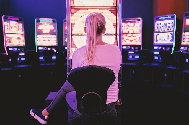 How will you exactly manage money at a casino?