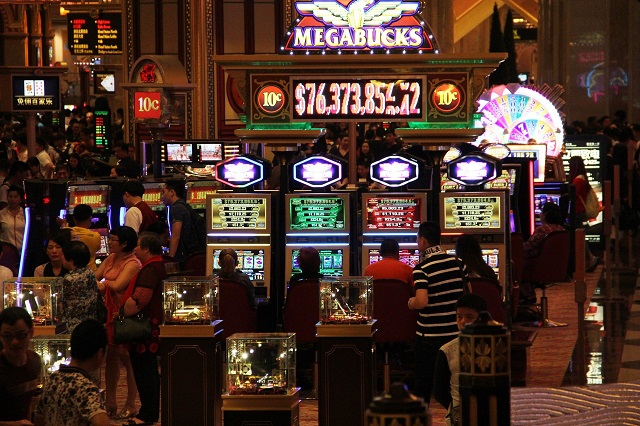 How to save money even when you're in casinos
