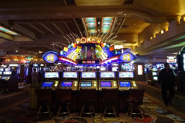 How to save money even when you're in casinos